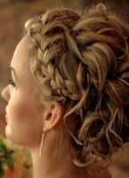 fajne  fryzury na wesele,  damskie uczesanie  z numerem :  8